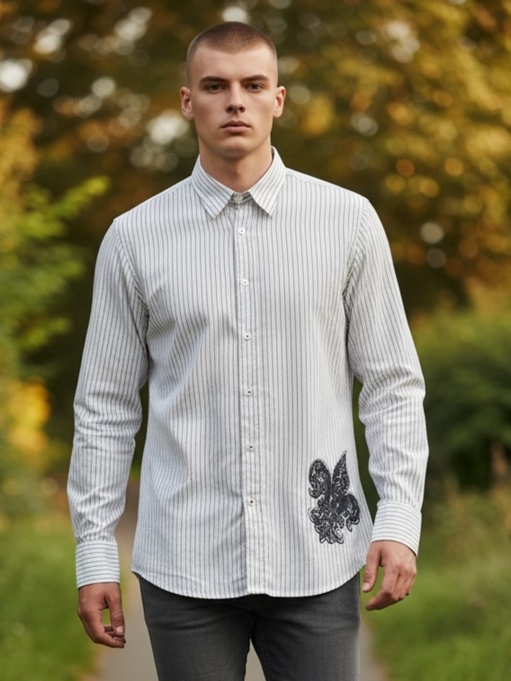 Level Ten Men's White/Navy Pinstripe Y2K Long-Sleeve Shirt w Fleur Accent SZ L